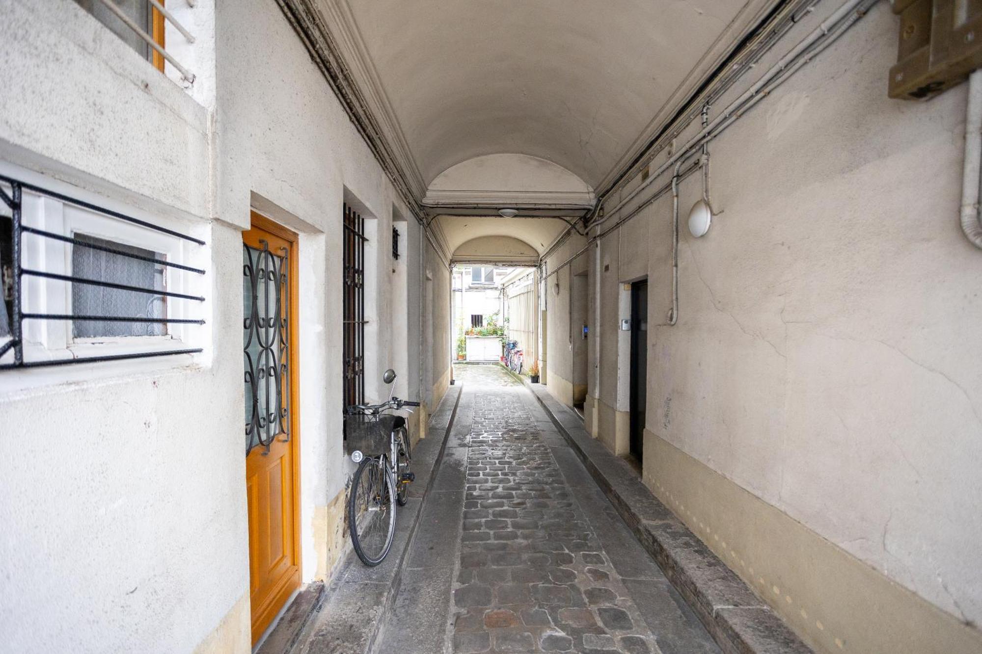 Apartamento Studio Cosy Romantique En Plein Coeur De París Exterior foto