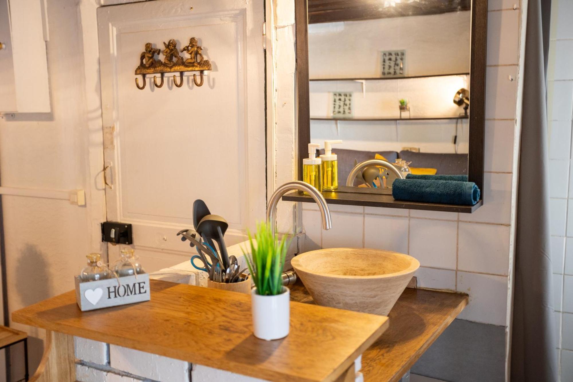Apartamento Studio Cosy Romantique En Plein Coeur De París Exterior foto